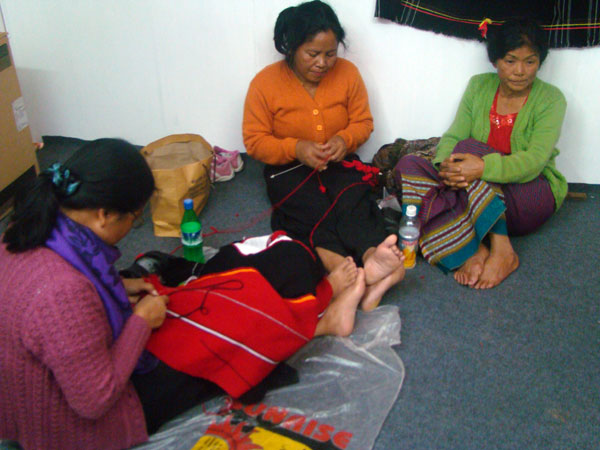assam-artisanss-making crafts