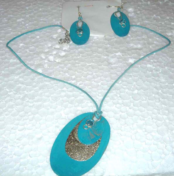 moon-pendent